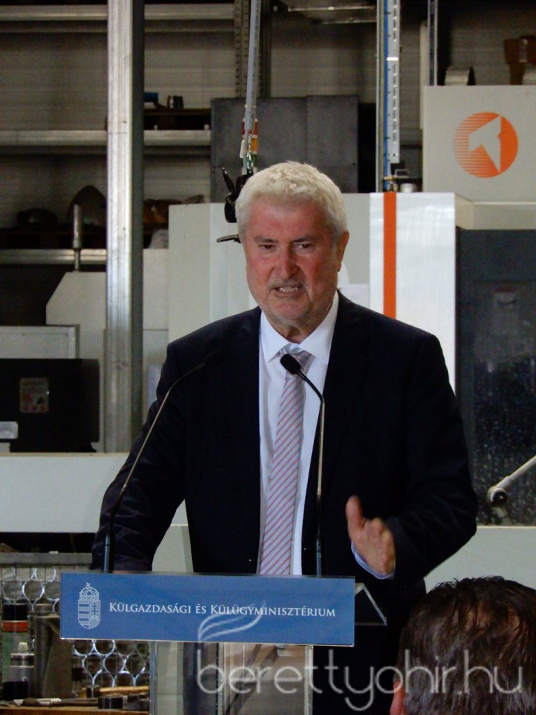 Szijjártó Péter látogatása a Mezei Vill-nél 26